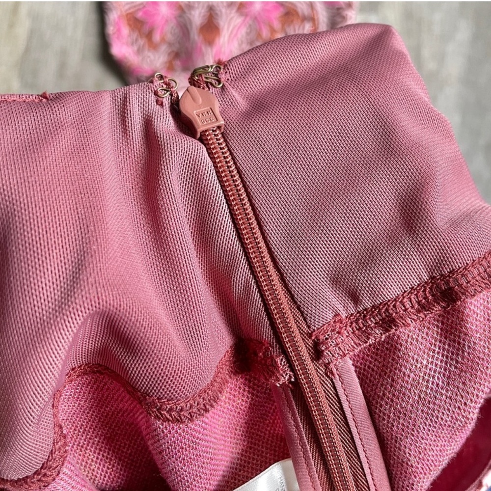 Anthropologie Maeve Metallic Paisley Floral Pants (Size 2) - Picture 10 of 14